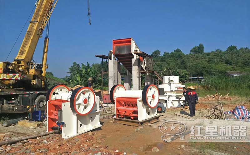 顎破+細(xì)顎破+制砂機現(xiàn)場 顎破+細(xì)顎破+制砂機現(xiàn)場