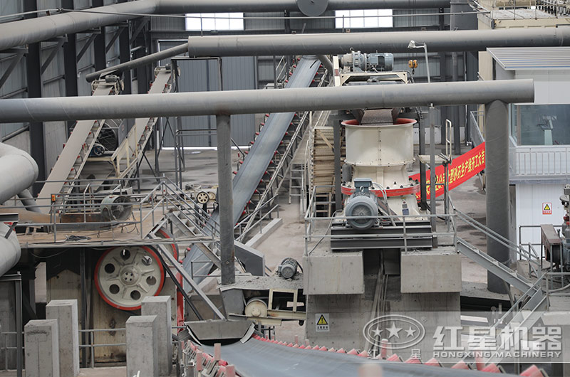 單杠圓錐破碎機(jī)現(xiàn)場 單杠圓錐破碎機(jī)現(xiàn)場