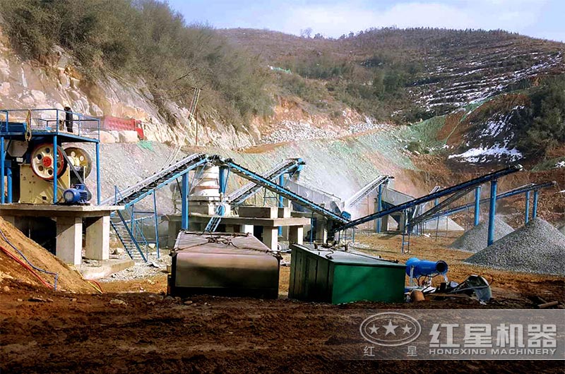 破碎石頭機加工現(xiàn)場 破碎石頭機加工現(xiàn)場