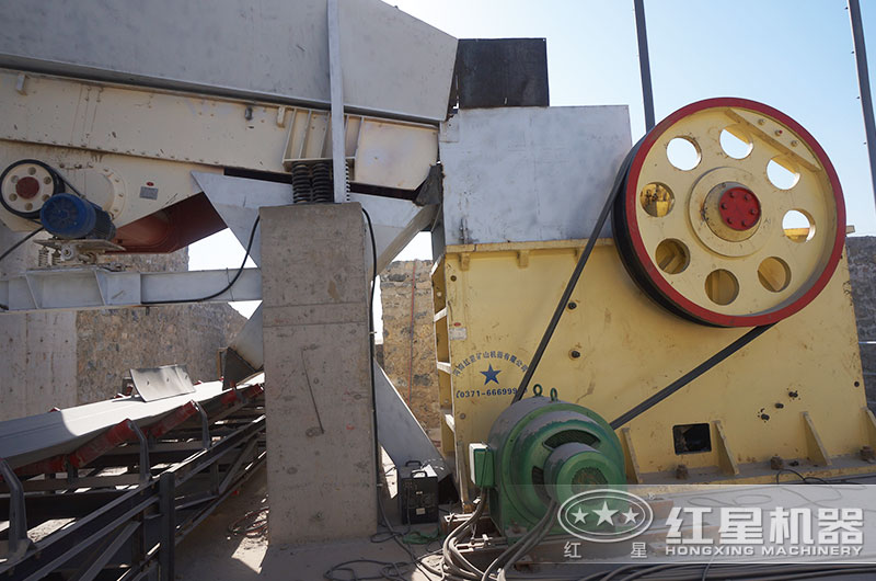 PE750x1060鄂破機作業(yè)現(xiàn)場實拍 PE750x1060鄂破機作業(yè)現(xiàn)場實拍