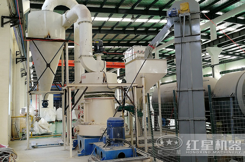 超細(xì)立式磨粉機(jī)環(huán)?，F(xiàn)場