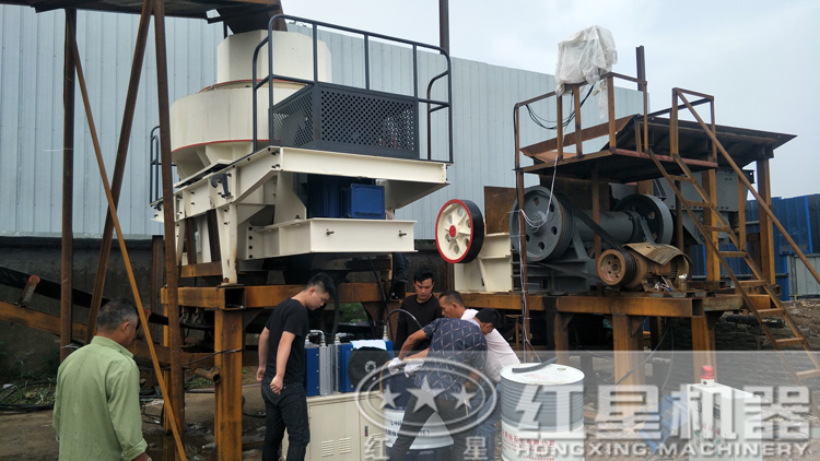 生產(chǎn)現(xiàn)場有很多，安排起來啦！