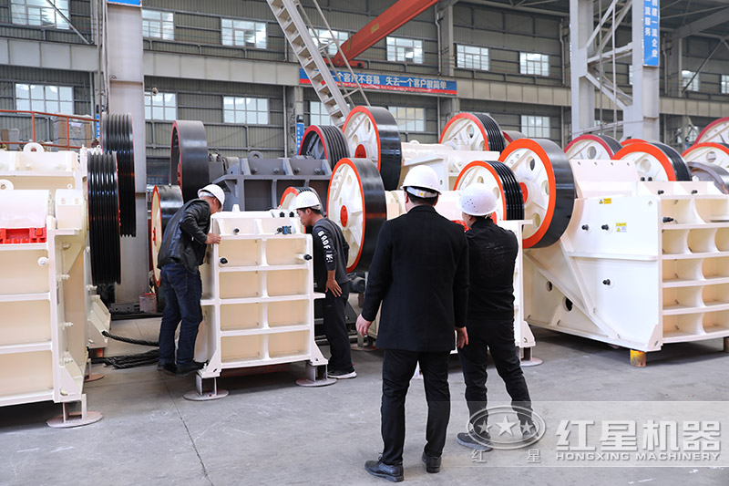 客戶(hù)到廠考察方解石破碎機(jī)